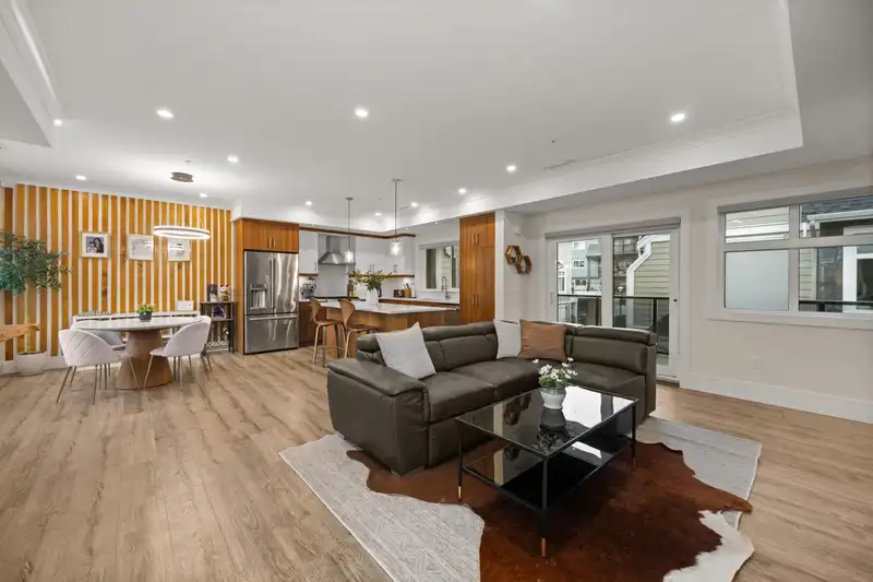 4931 47A AVENUE - photo 4 of 36