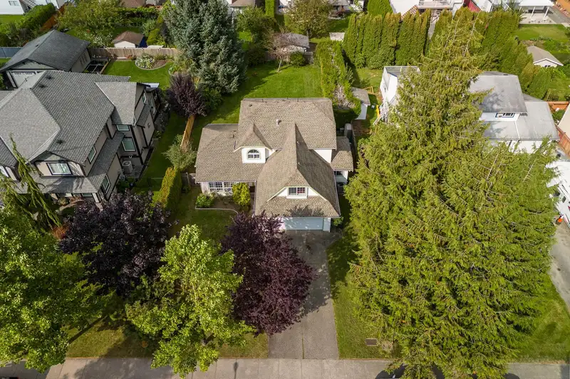 27103 26 AVENUE - photo 2 of 40