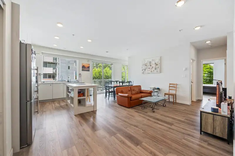 220 10838 WHALLEY BOULEVARD - photo 4 of 40