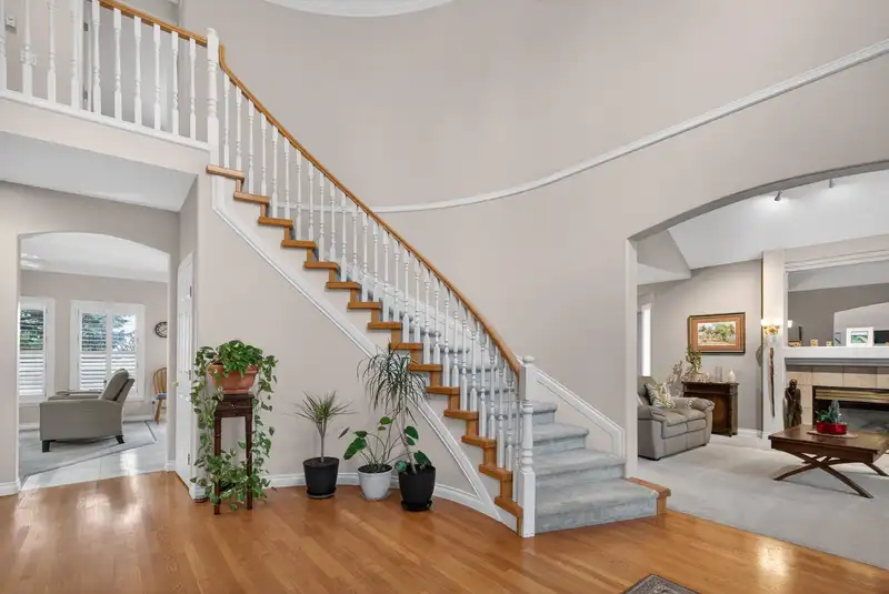 18055 98 AVENUE - photo 4 of 39