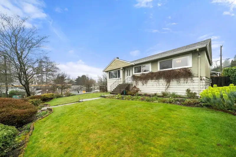 462 W 26TH STREET - photo 4 of 40