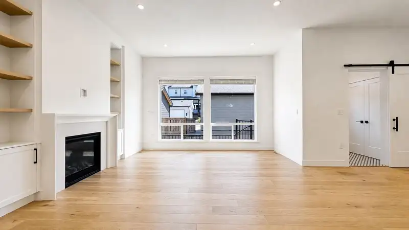 19664 76A AVENUE - photo 3 of 40