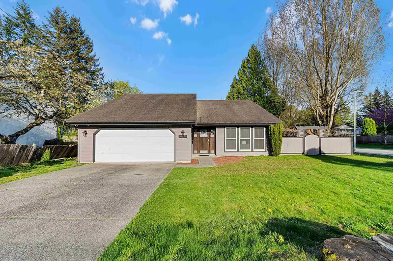 10230 158 STREET - photo 1 of 36