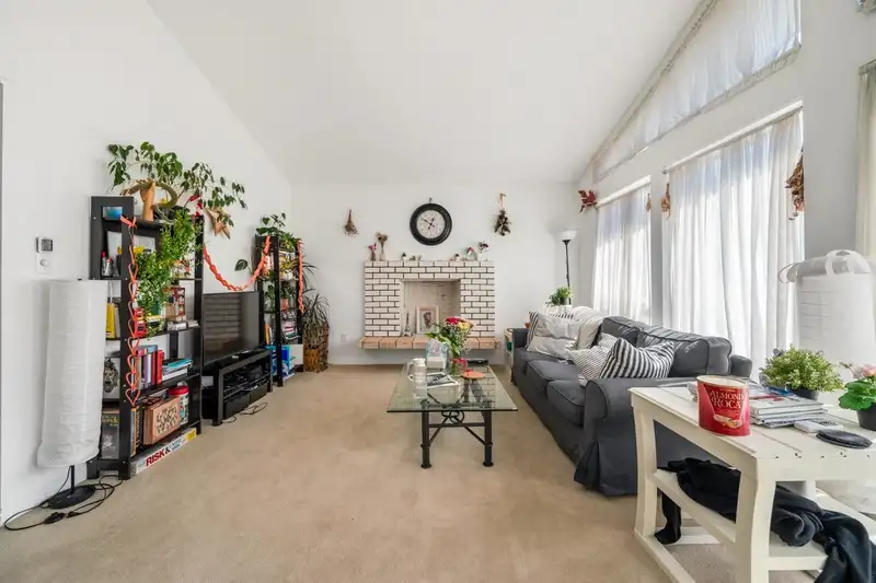 3488 HIGHBURY STREET - photo 4 of 30