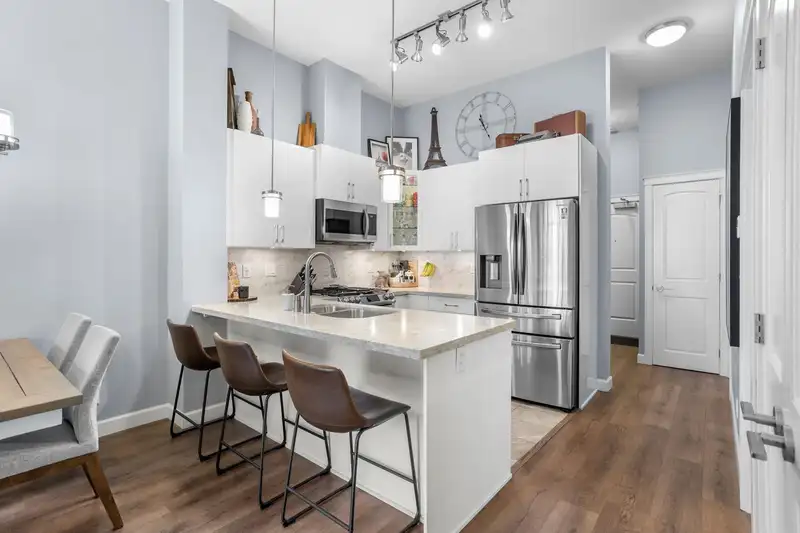 609 20328 86 AVENUE - photo 1 of 38