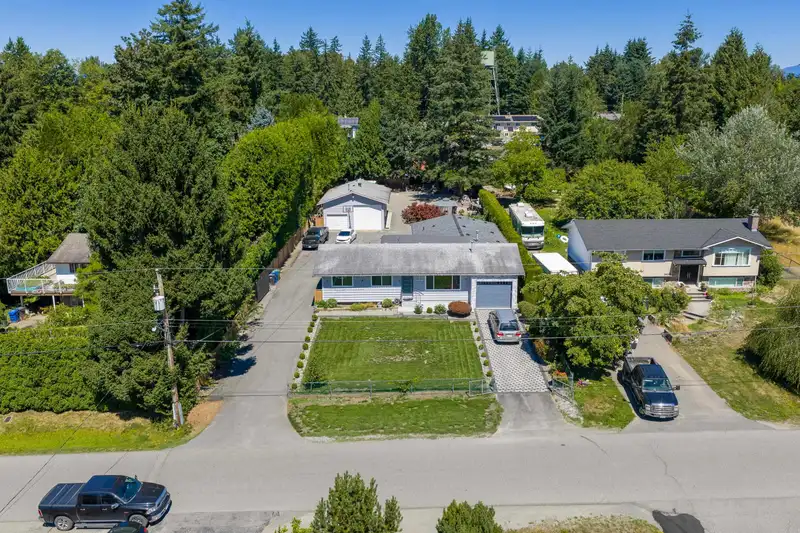 29289 SUNVALLEY CRESCENT - photo 1 of 40