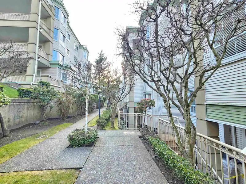 304 15258 105 AVENUE - photo 3 of 18