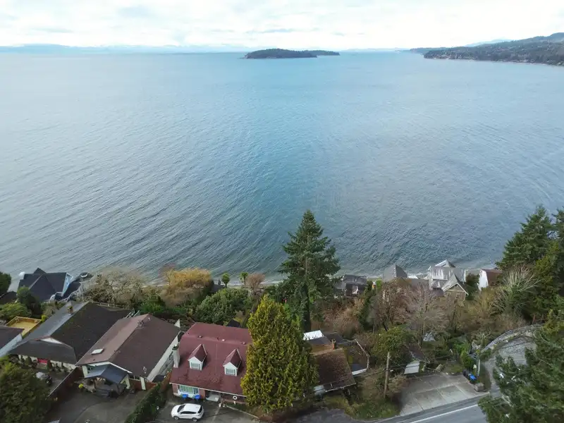 5225B SUNSHINE COAST HIGHWAY - photo 2 of 12