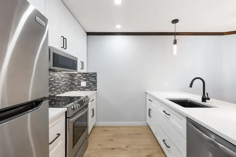207 11595 FRASER STREET - photo 3 of 27