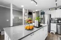 29 33293 E BOURQUIN CRESCENT - thumbnail 9