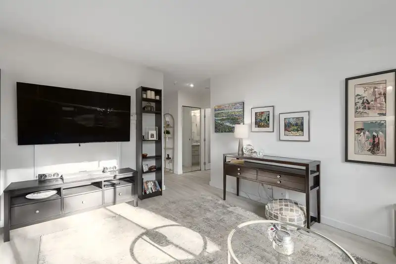 101 1737 DUCHESS AVENUE - photo 4 of 27