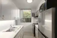 101 1737 DUCHESS AVENUE - thumbnail 9