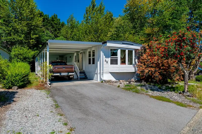 56 145 KING EDWARD STREET - photo 1 of 36