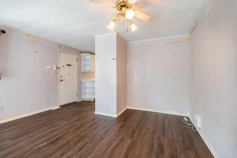 56 145 KING EDWARD STREET - photo 3 of 36