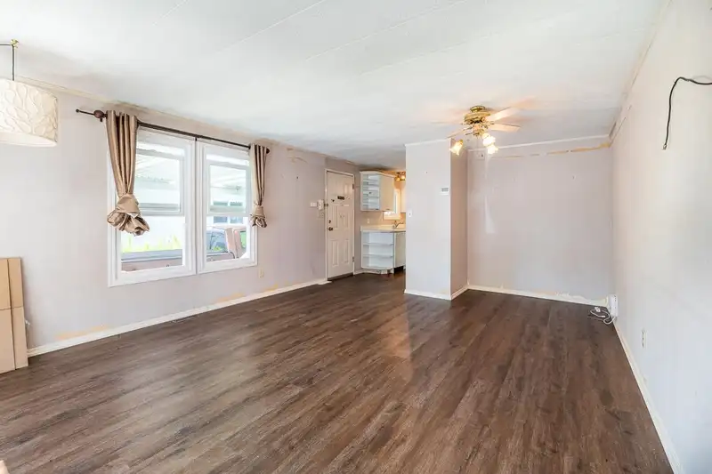 56 145 KING EDWARD STREET - photo 4 of 36