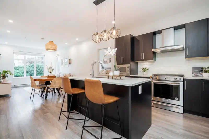 108 15436 31 AVENUE - photo 1 of 37