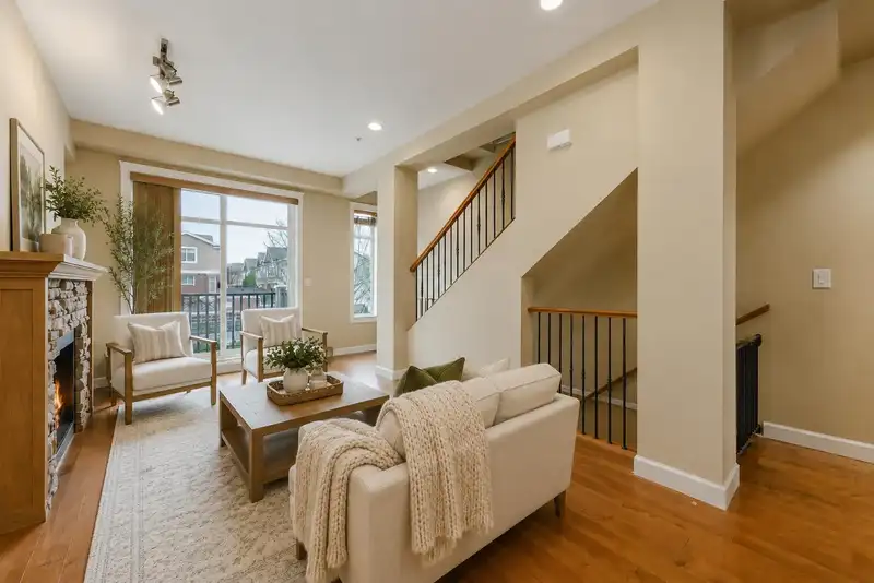 38 20738 84 AVENUE - photo 4 of 33
