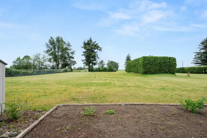 147 27111 0 AVENUE - photo 2 of 40