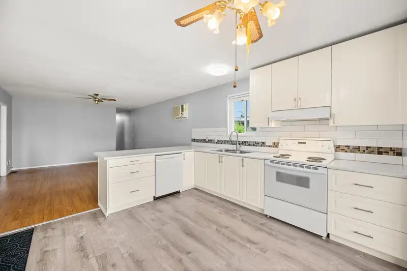 147 27111 0 AVENUE - photo 3 of 40