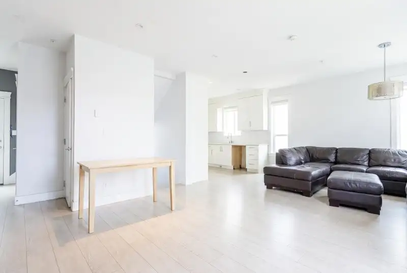2681 E 41ST AVENUE - photo 2 of 12