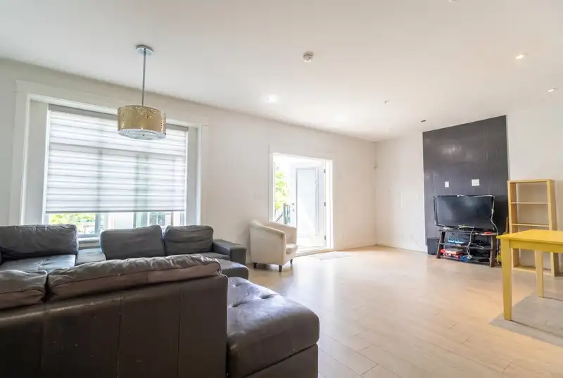 2681 E 41ST AVENUE - photo 4 of 12