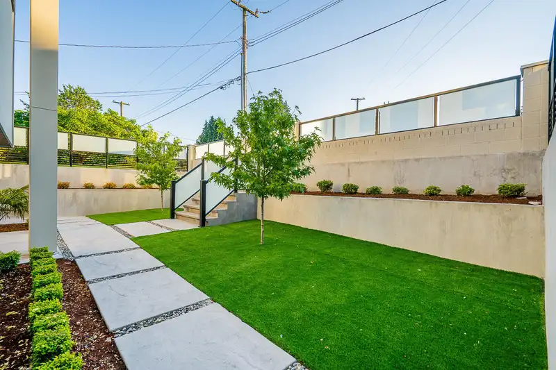 550 RICHMOND STREET - photo 2 of 37