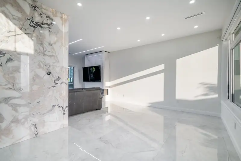 550 RICHMOND STREET - photo 4 of 37
