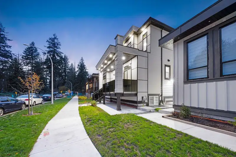 14779 68A AVENUE - photo 3 of 40