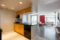 2303 1199 MARINASIDE CRESCENT - thumbnail 3