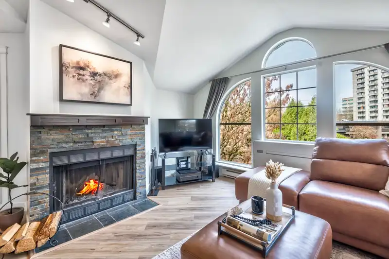 406 888 W 13TH AVENUE - photo 4 of 40
