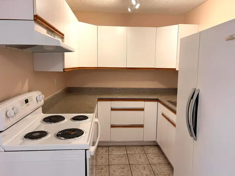 304 7200 LINDSAY ROAD - photo 2 of 9