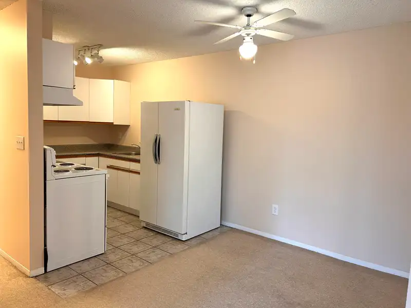 304 7200 LINDSAY ROAD - photo 4 of 9