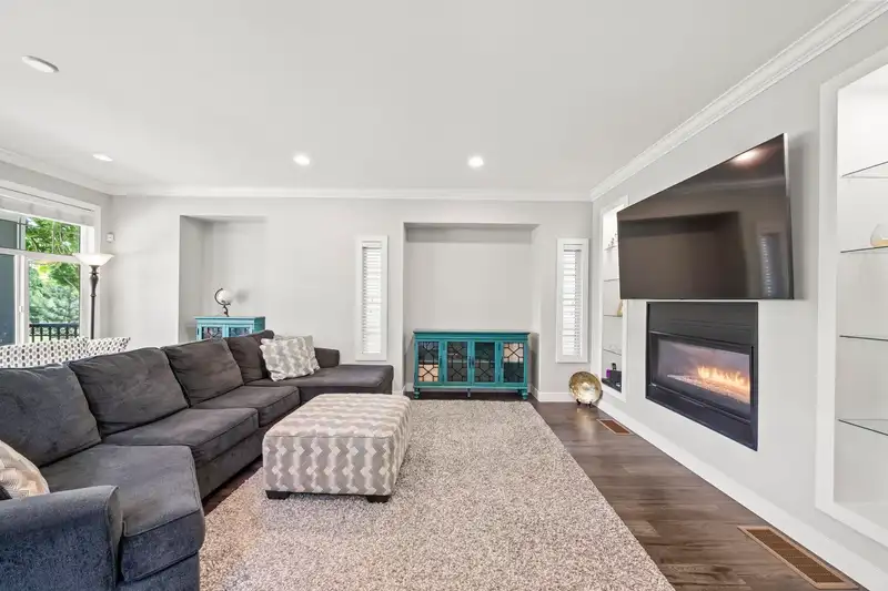 19482 71 AVENUE - photo 4 of 40