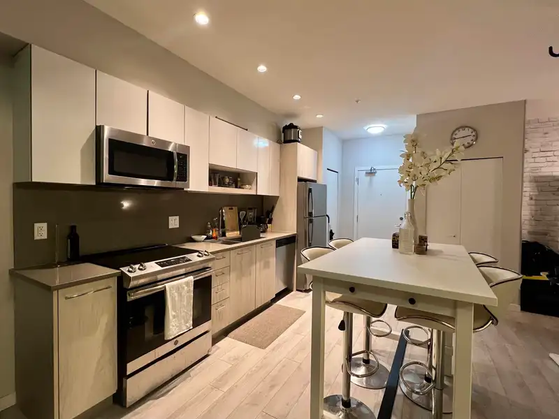 514 13768 108 AVENUE - photo 3 of 9