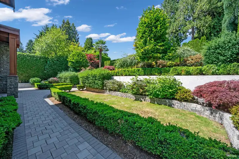 1350 PALMERSTON AVENUE - photo 2 of 40