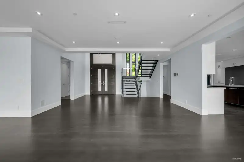 1350 PALMERSTON AVENUE - photo 4 of 40