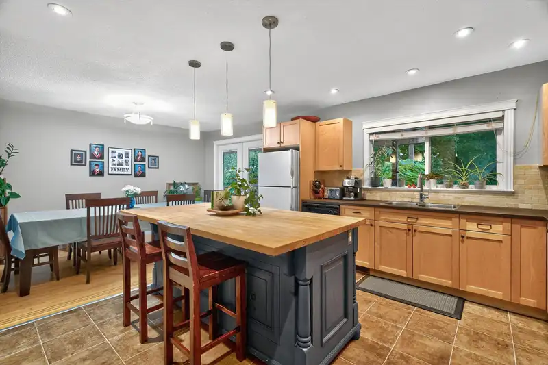 1252 ELLIS DRIVE - photo 4 of 29