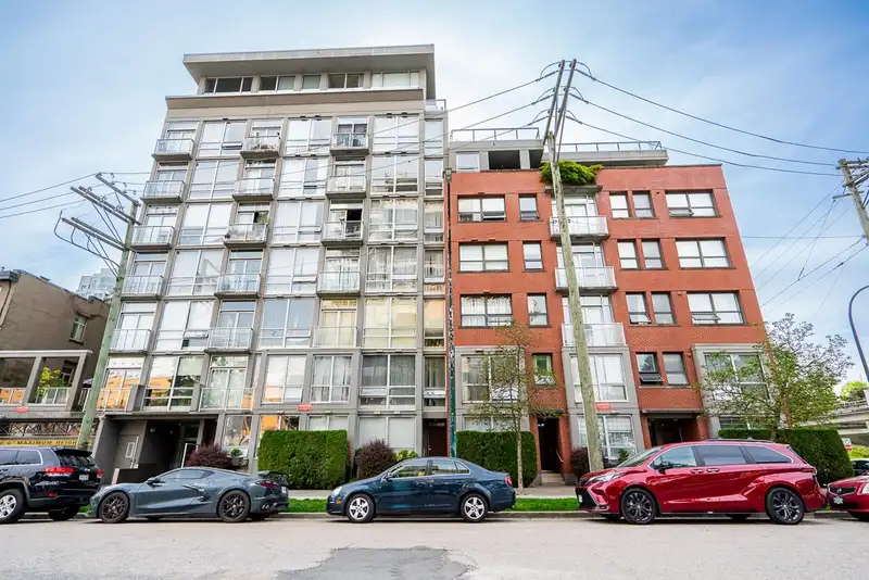 917 STATION STREET - photo 2 of 31
