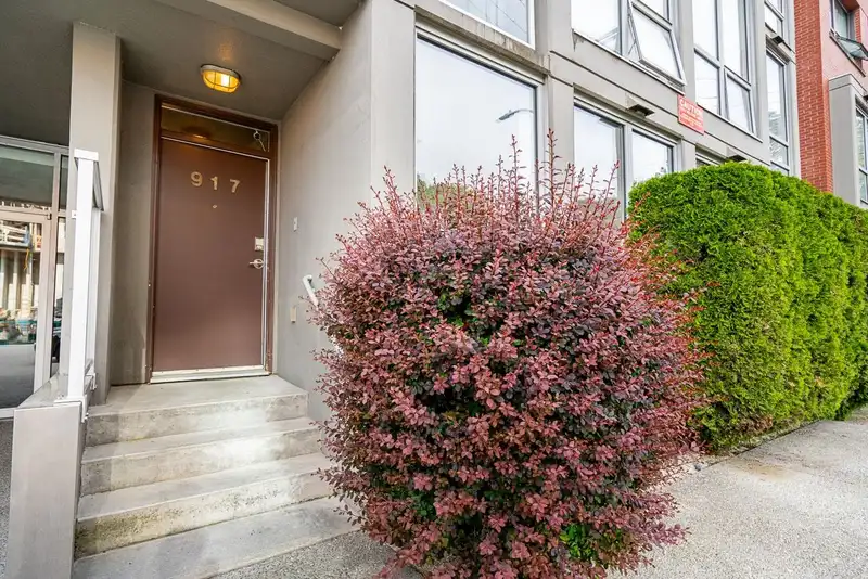 917 STATION STREET - photo 3 of 31