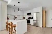 606 8379 201 STREET - thumbnail 2