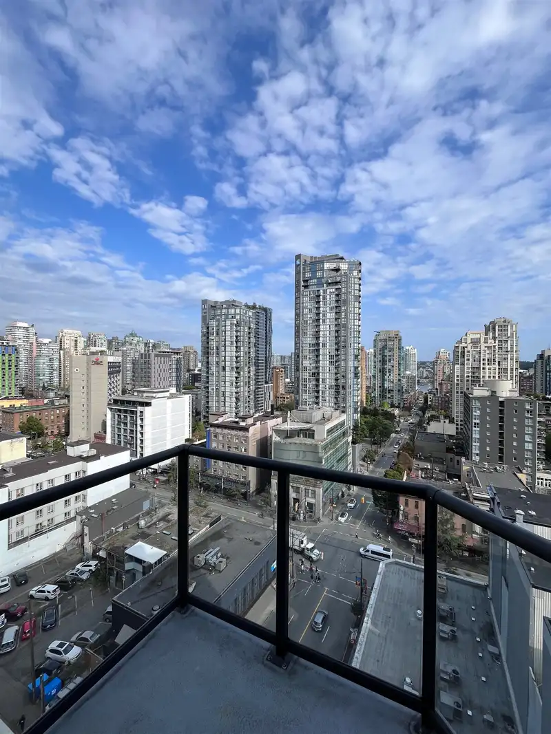 1602 1212 HOWE STREET - photo 1 of 15