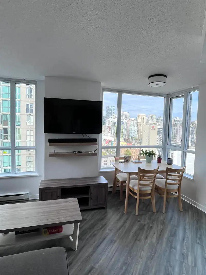 1602 1212 HOWE STREET - photo 3 of 15