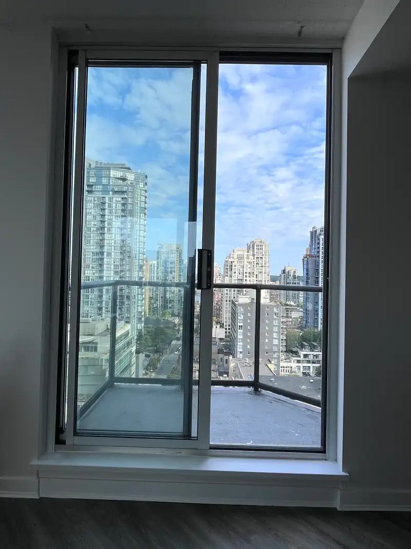 1602 1212 HOWE STREET - photo 4 of 15