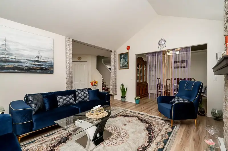 18661 56 AVENUE - photo 4 of 26
