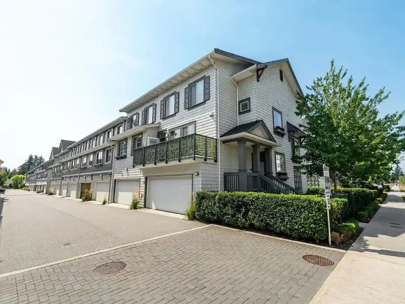 109 15850 85 AVENUE - photo 1 of 22