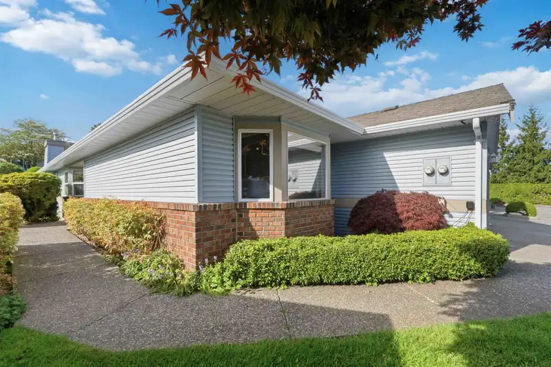 31 8889 212 STREET - photo 3 of 40