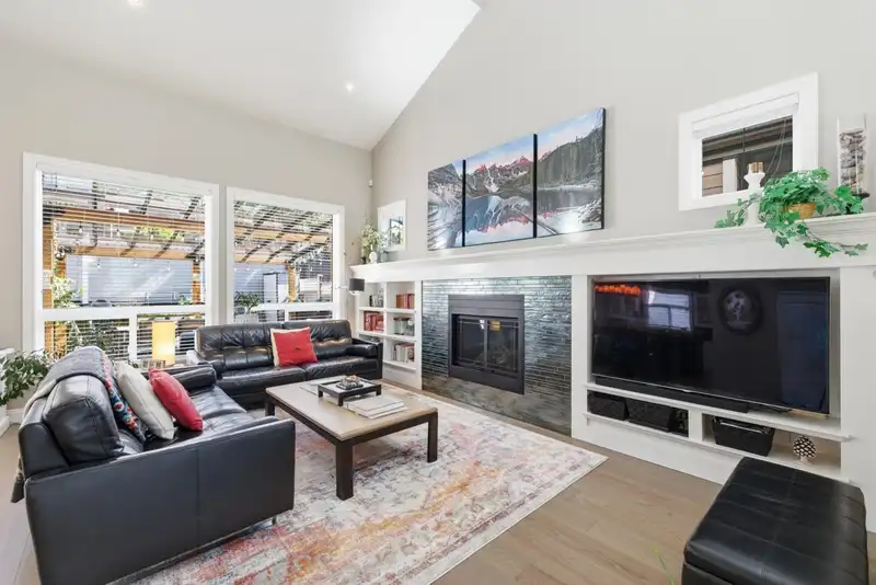 2574 163 STREET - photo 3 of 40