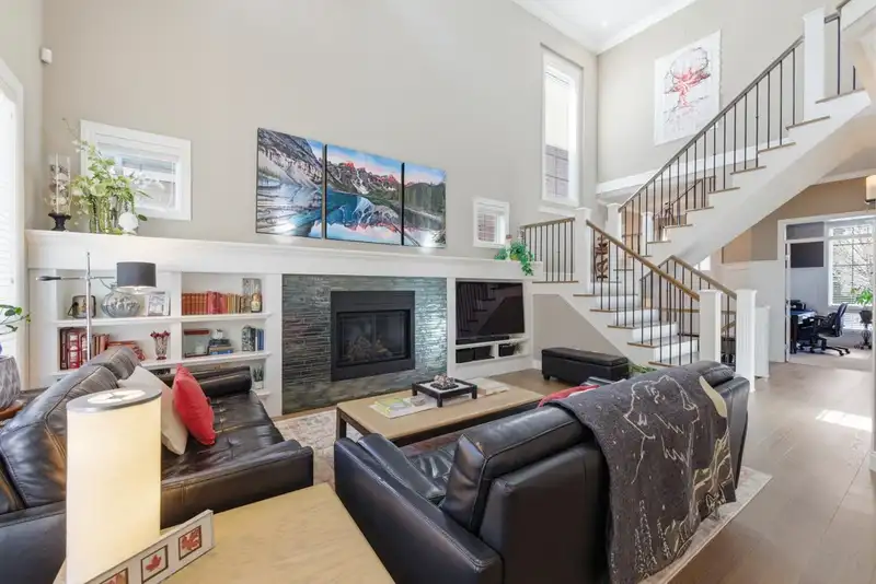 2574 163 STREET - photo 4 of 40