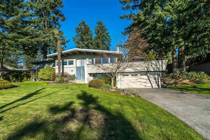6572 KEMPSON CRESCENT - photo 1 of 40