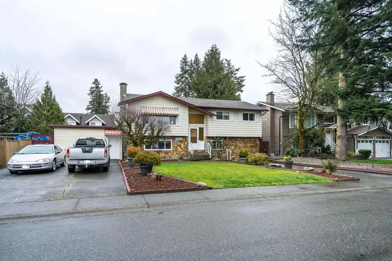 26853 ALDER DRIVE - photo 2 of 39